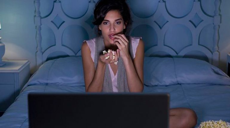 10 pasos o sugerencias para disfrutar de una película en casa